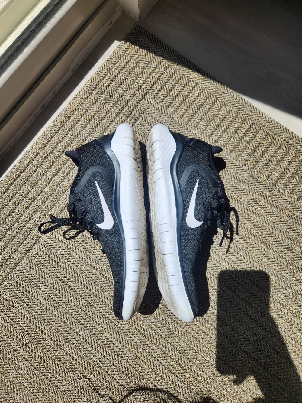 Nike Free RN Women's 8.5 - Picture 2 of 4